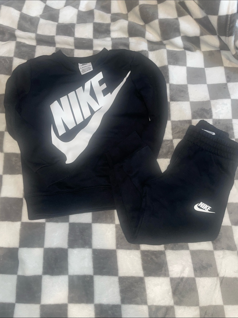 4 total Nike/ Under Armour sweat sets  size 4T one size 4. - Picture 5 of 5